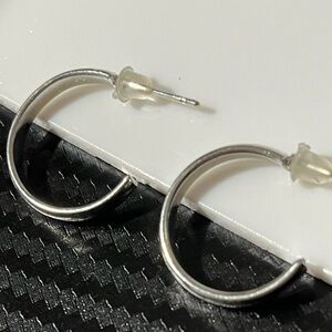 Classic Small Silver Tone Hoop Earrings – Minimalist Everyday Style